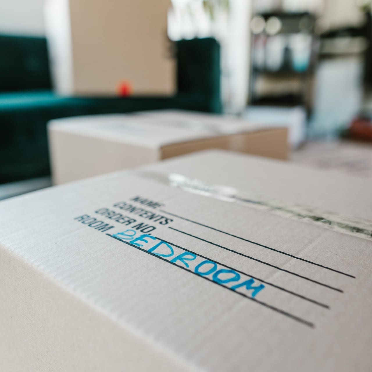 Labelled packing boxes
